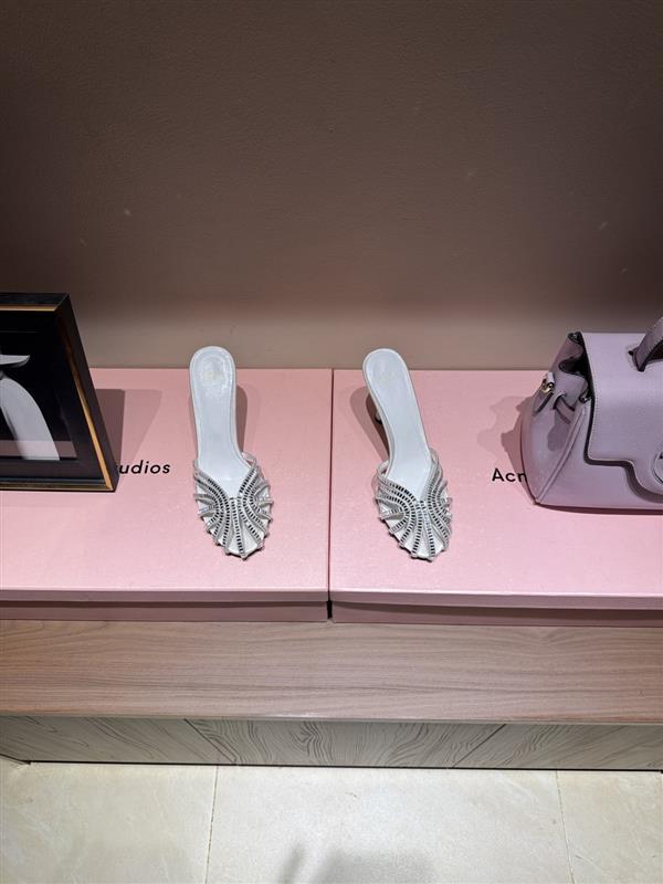 20251128101325145 300